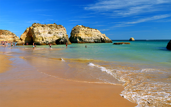 Property wanted to rent: Looking for a basic apartment fir two adults and a baby as close to Camping Alvor as possible for a week in June/July